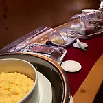 ウスタレ ホテル