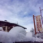 ウスタレ ホテル 3*