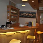 ウスタレ ホテル 3*